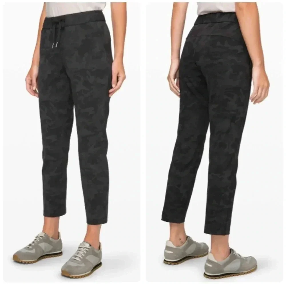 Lululemon On the Fly 7/8 Pant in Incognito Camo Multi Grey Size 8